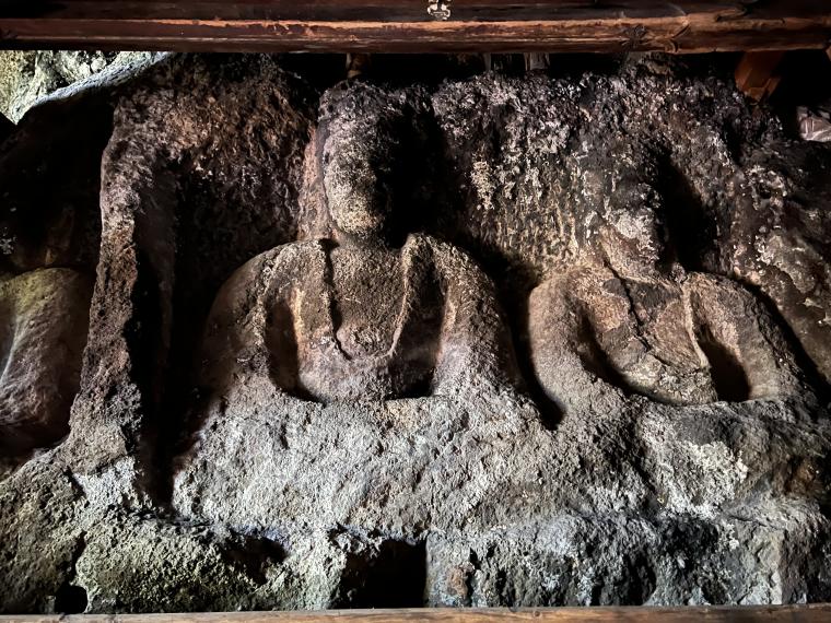 ツアーでは「岩屋山石窟・摩崖仏」などの歴史スポットも訪問