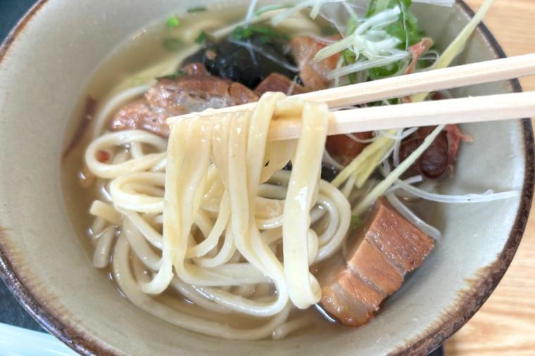 麺好き店主が行きついたクファ（硬い）麺「崎濱製麺」（恩納村）