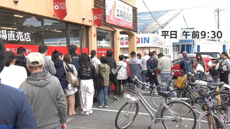 【静岡県浜松市・ヤタロー】平日午前も行列の工場直売店 購入必須は「切り落としバウムクーヘン」と「みみ」