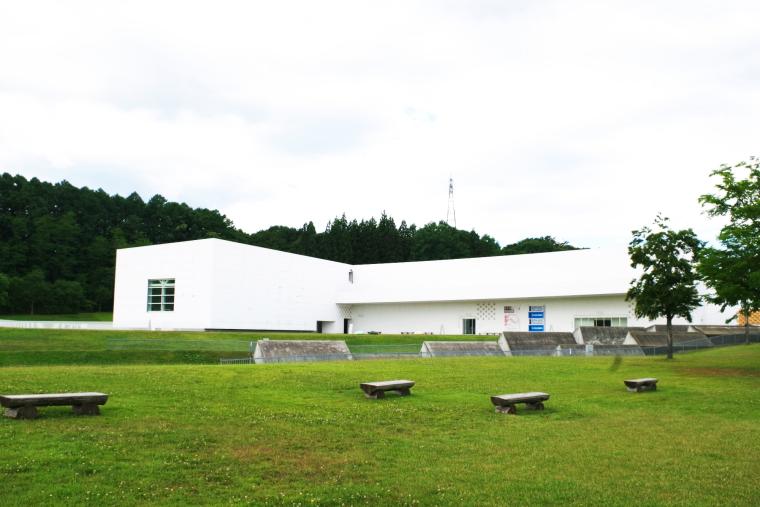 青森県立美術館