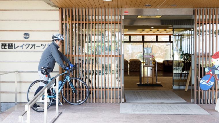 [ホテル琵琶レイクオーツカ」エントランス