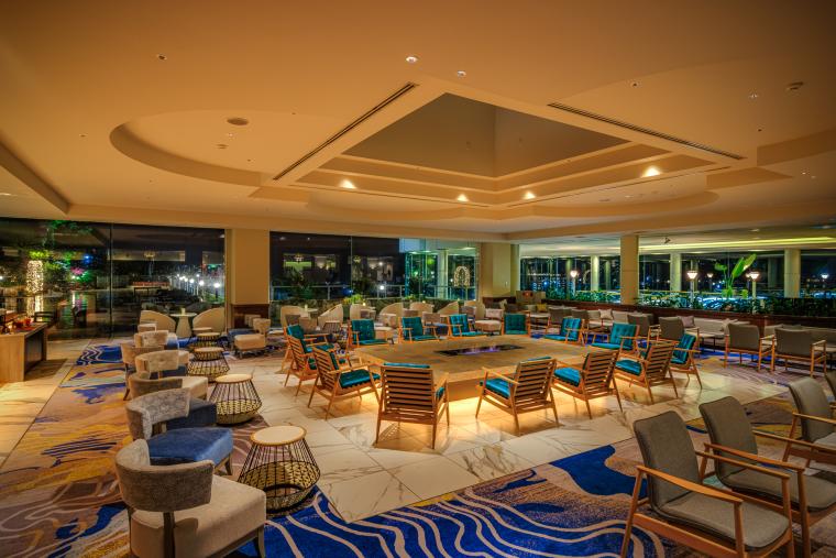 ラウンジ「AYA-NAMI」