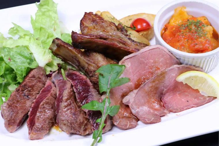 食べ飲み放題 肉盛りステーキ 府内 【イニミニマニモ】