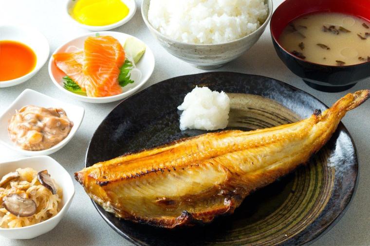 「小樽三角市場」