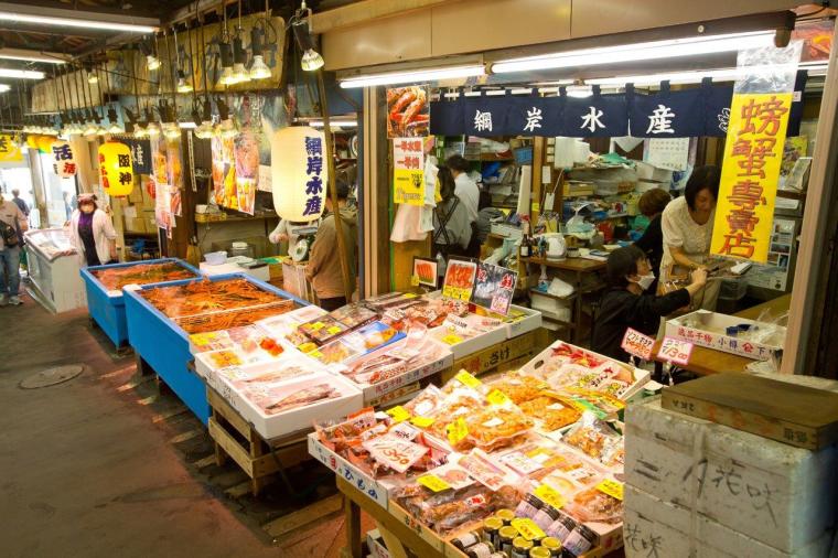 「小樽三角市場」