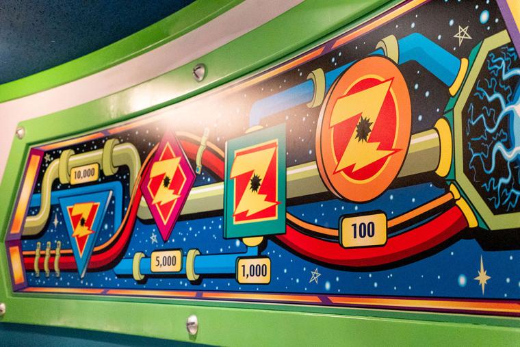 バズ・ライトイヤーのアストロブラスター“コンプリート・ザ・ミッション！”