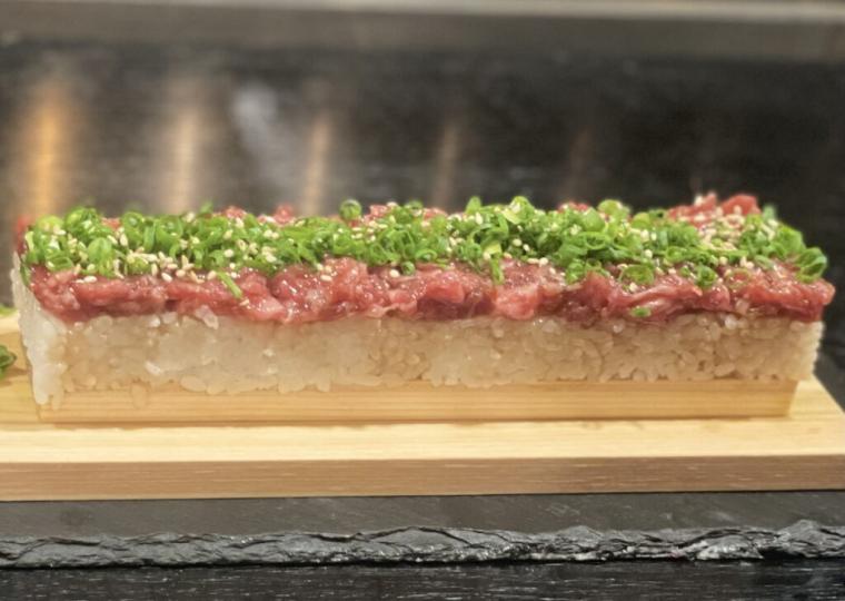 岡山県津山市で肉のプロが営む肉料理専門店！“生肉”ユッケ寿司から津山のソウルフードまで 