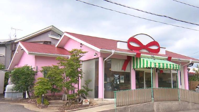 【静岡県伊豆の国市・冨久家エマーユ】温泉まんじゅうに並ぶご当地スイーツはシュー生地がポイント