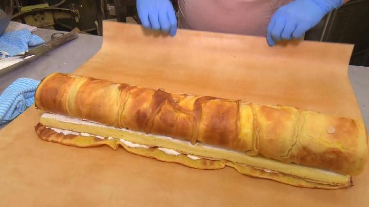 【静岡県伊豆の国市・冨久家エマーユ】温泉まんじゅうに並ぶご当地スイーツはシュー生地がポイント