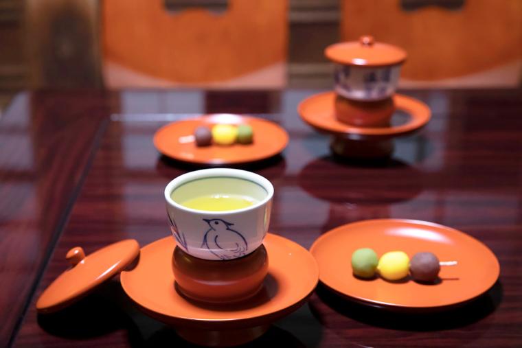 坊っちゃん団子とお茶