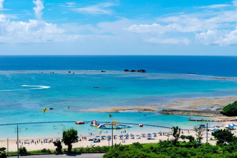 沖縄初の大型スライダー付きプールが楽しい！「グランドメルキュール沖縄残波岬リゾート」