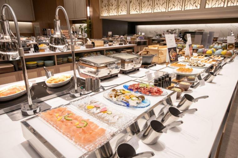 沖縄初の大型スライダー付きプールが楽しい！「グランドメルキュール沖縄残波岬リゾート」