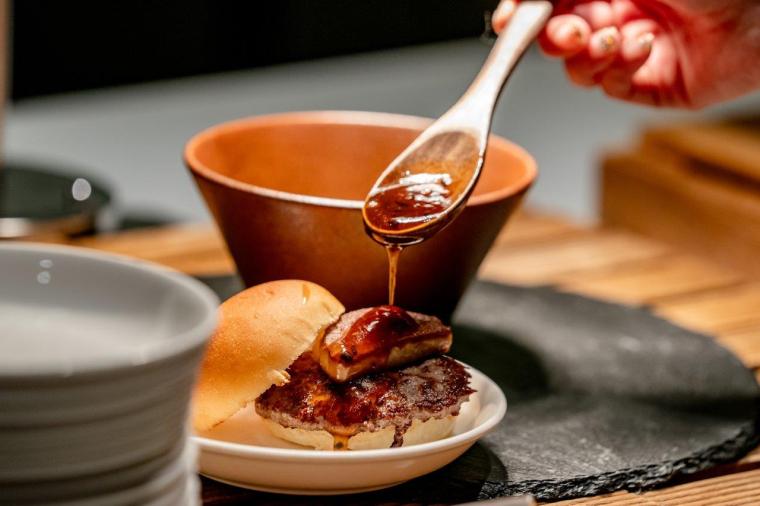 沖縄初の大型スライダー付きプールが楽しい！「グランドメルキュール沖縄残波岬リゾート」