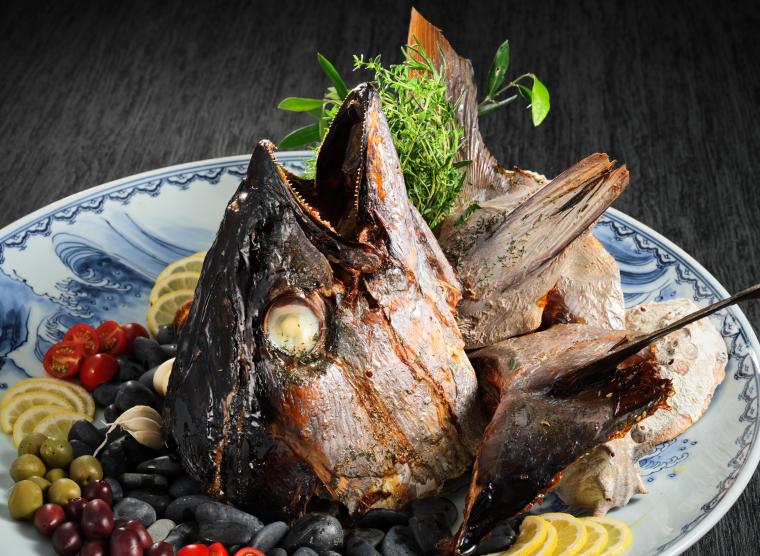 ホテル浦島・マグロの兜とカマのロースト香草風味 ニース風