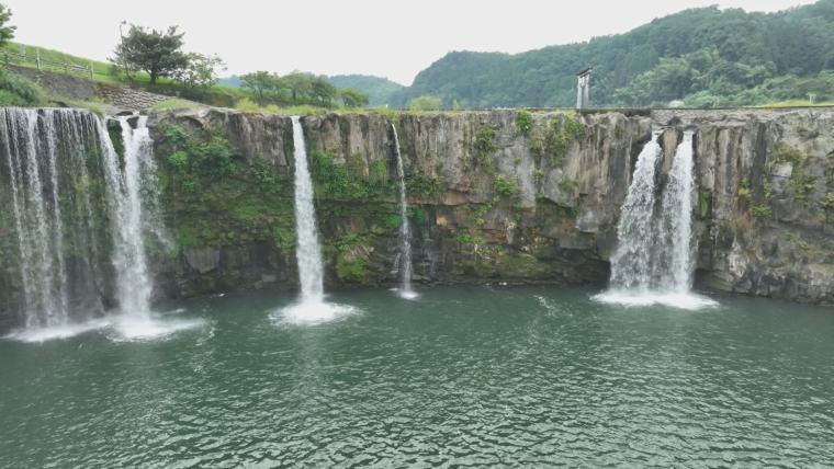 【大分】東洋のナイアガラ「原尻の滝」でラフティング体験 自然を満喫