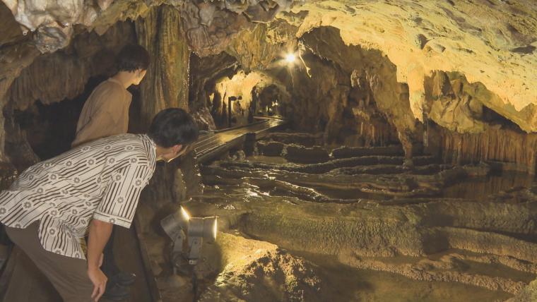【岡山】全長 450 メートルの幻想的な鍾乳洞。約 15 度の気温で夏でもひんやりな涼スポット！