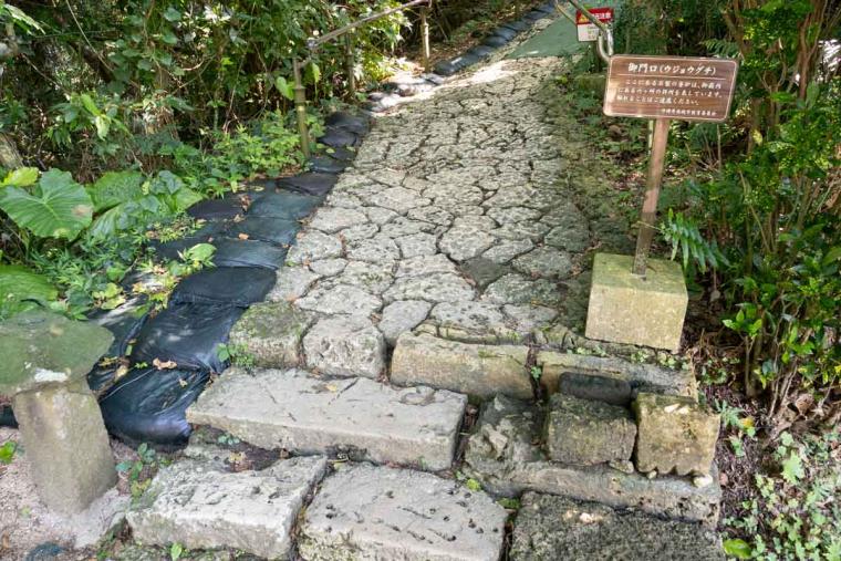 沖縄を代表する聖地「斎場御嶽（せーふぁうたき）」とは？ツアーで知る歴史と文化（南城市）