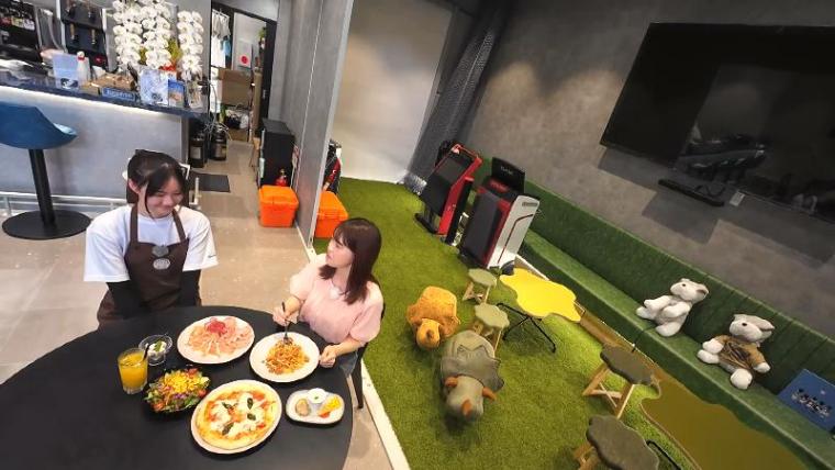 【静岡県伊豆の国市・エスパーク】New オープン 4 店舗 極上ポーク・イタリアン・スイーツに足湯もある!