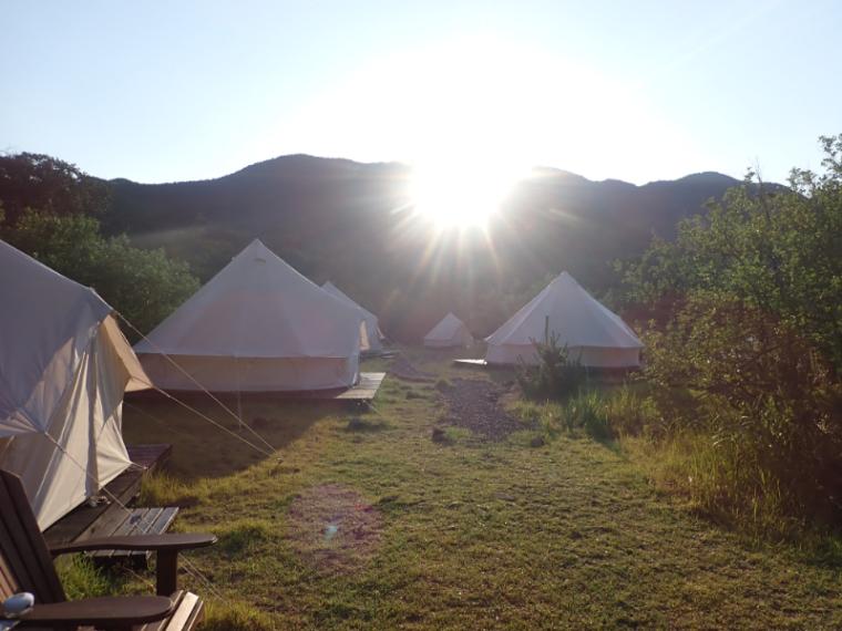 【静岡県西伊豆町・シーサイドベース安良里】漁港の手ぶらキャンプ場 テントも BBQ も持ち物ナシ!