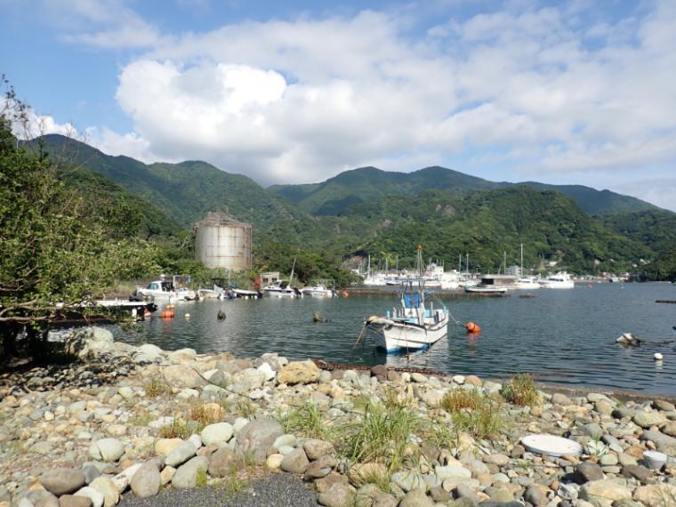 【静岡県西伊豆町・シーサイドベース安良里】漁港の手ぶらキャンプ場 テントも BBQ も持ち物ナシ!