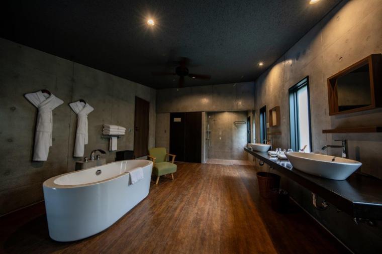 沖縄の奥深くへ。森に溶け込む隠れ家「MAGACHABARU OKINAWA」