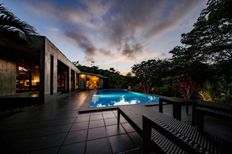 沖縄の奥深くへ。森に溶け込む隠れ家「MAGACHABARU OKINAWA」