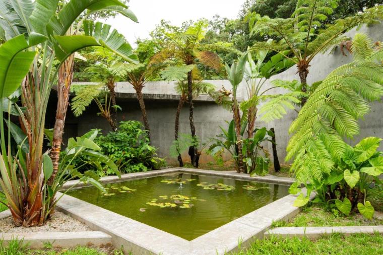 沖縄の奥深くへ。森に溶け込む隠れ家「MAGACHABARU OKINAWA」