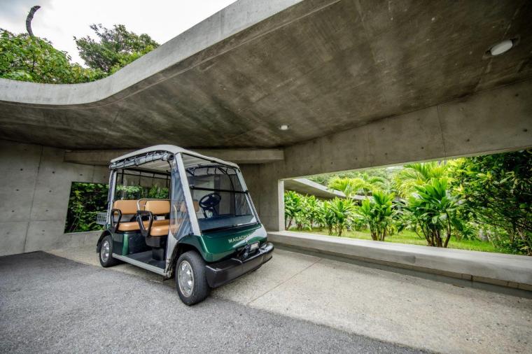 沖縄の奥深くへ。森に溶け込む隠れ家「MAGACHABARU OKINAWA」