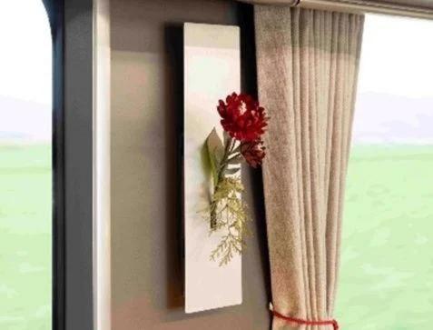 JR西「はなあかり」高岡銅器一輪挿し