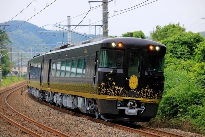 JR西・観光列車「はなあかり」が10月5日運行開始