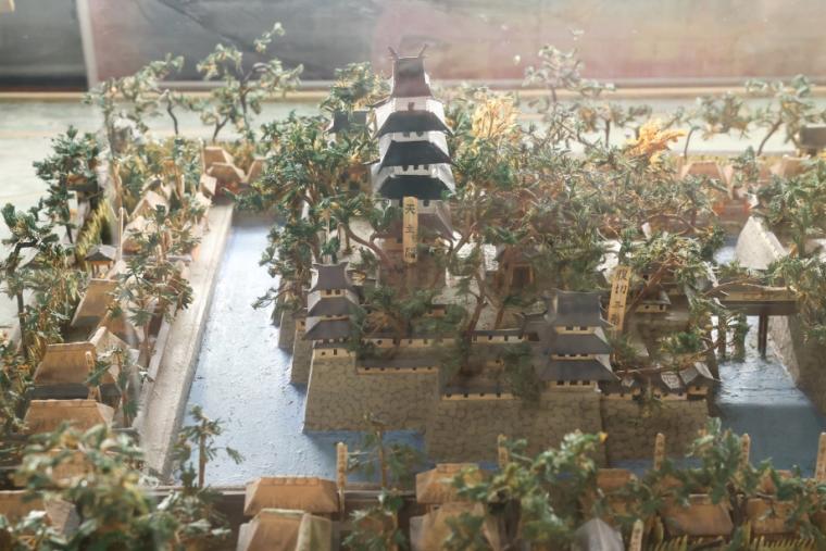 天守閣の2階は郷土史料を展示