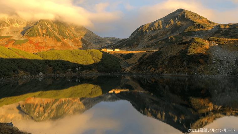 【立山黒部アルペンルート】紅葉見ごろガイドーー今秋「立山トンネルトロリーバス」「遊覧船ガルベ」いよいよ見納め！北アルプス高低差2000mの旅