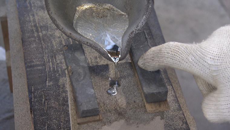 ものづくりのまち・高岡市金屋町で鋳物体験！創業100年超の工房で作るやさしい音色の風鈴