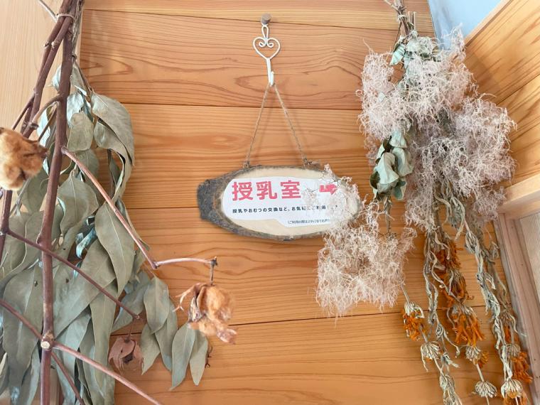 【週末限定営業】汽車の見える山あいのカフェ。優しい味わいのスコーンや自家製しそジュースが絶品｜島根県雲南市