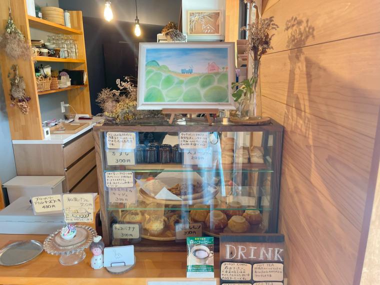 【週末限定営業】汽車の見える山あいのカフェ。優しい味わいのスコーンや自家製しそジュースが絶品｜島根県雲南市