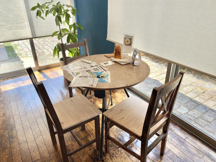 【鳥取】カップに柴犬が浮かぶ「しばオレ」が可愛すぎ！愛犬と楽しむこともできるドッグカフェがオープン