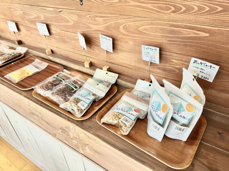 【鳥取】カップに柴犬が浮かぶ「しばオレ」が可愛すぎ！愛犬と楽しむこともできるドッグカフェがオープン