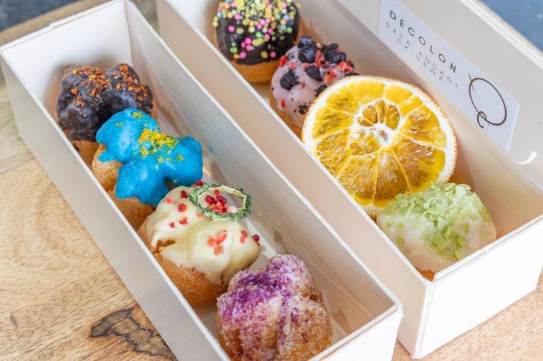 【沖縄】ひと口サイズのカラフルで可愛いサーターアンダギー『De:（デコロン）』（豊見城市）