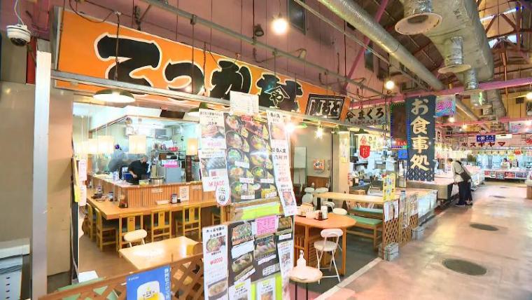 静岡県焼津市・焼津さかなセンター】丼からベロン! 豪快海鮮丼とびっくり「燃えるプリン」おすすめ写真映えグルメ