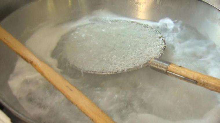 静岡県静岡市・ヒシダイ大石商店】海から 1 時間で店に到着! 間違いなく新鮮なシラス丼