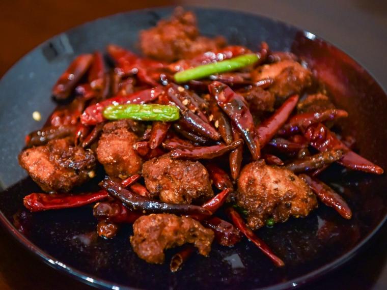 【台湾出身編集者 kuma の金沢散歩】遂に本物の辛さと出会えた！冷える季節には熱々の中華一択！｜創作中華『寿輝』