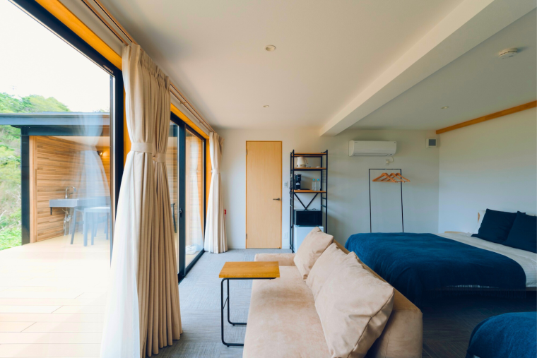 「slow glamping 風と海と」客室内