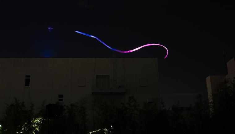 チームラボ「風と太陽の空書」