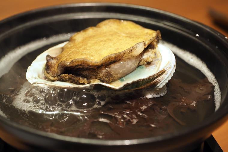 信州・上諏訪温泉 琥珀色の自家源泉を持つ宿【ホテル鷺乃湯】