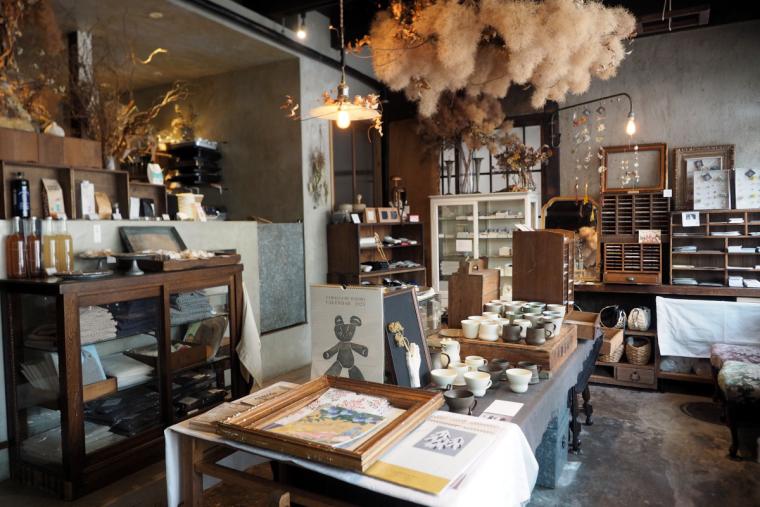 カフェと暮らしの雑貨店 fumi