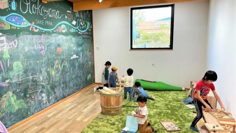 “一升瓶”でこんなにはしゃげる！老舗酒蔵×子どもの遊び場がすごかった！唯一無二の新スポット【渕上パパが行く、公園ブラボー＃20】