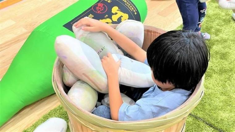 “一升瓶”でこんなにはしゃげる！老舗酒蔵×子どもの遊び場がすごかった！唯一無二の新スポット【渕上パパが行く、公園ブラボー＃20】