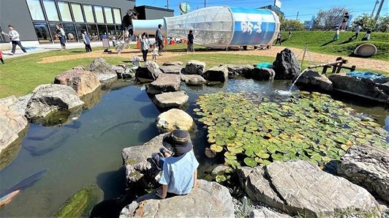 “一升瓶”でこんなにはしゃげる！老舗酒蔵×子どもの遊び場がすごかった！唯一無二の新スポット【渕上パパが行く、公園ブラボー＃20】