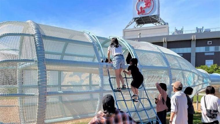 “一升瓶”でこんなにはしゃげる！老舗酒蔵×子どもの遊び場がすごかった！唯一無二の新スポット【渕上パパが行く、公園ブラボー＃20】