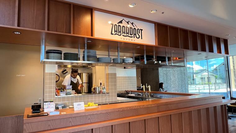 富山駅徒歩圏内に新たなグルメテーマパーク【GURUNAVI FOODHALL WYE 富山】北陸の食を楽しむ全6店